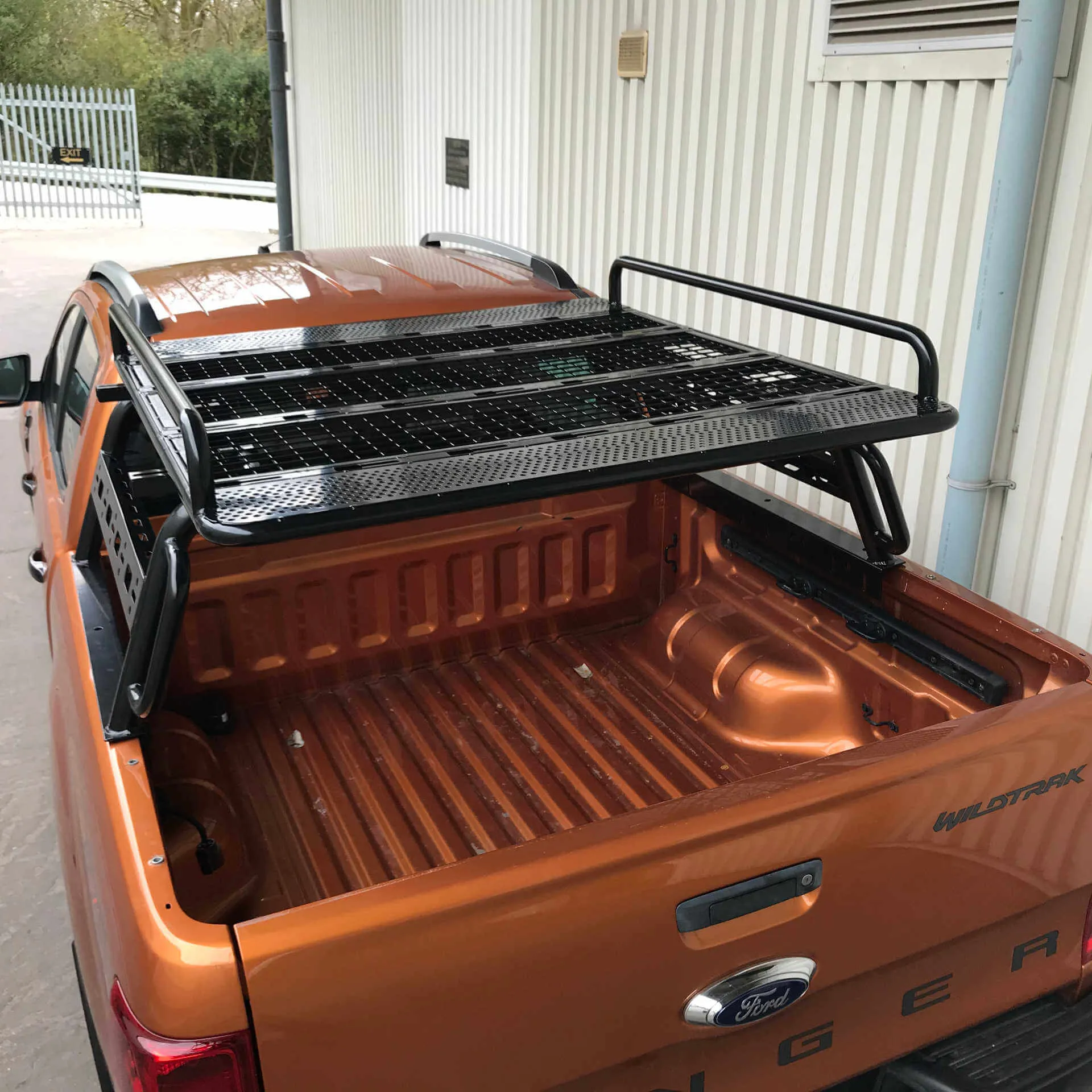 Adjustable Load Bed Cargo Frame with Side Rail Rack for Nissan Navara NP300 15 